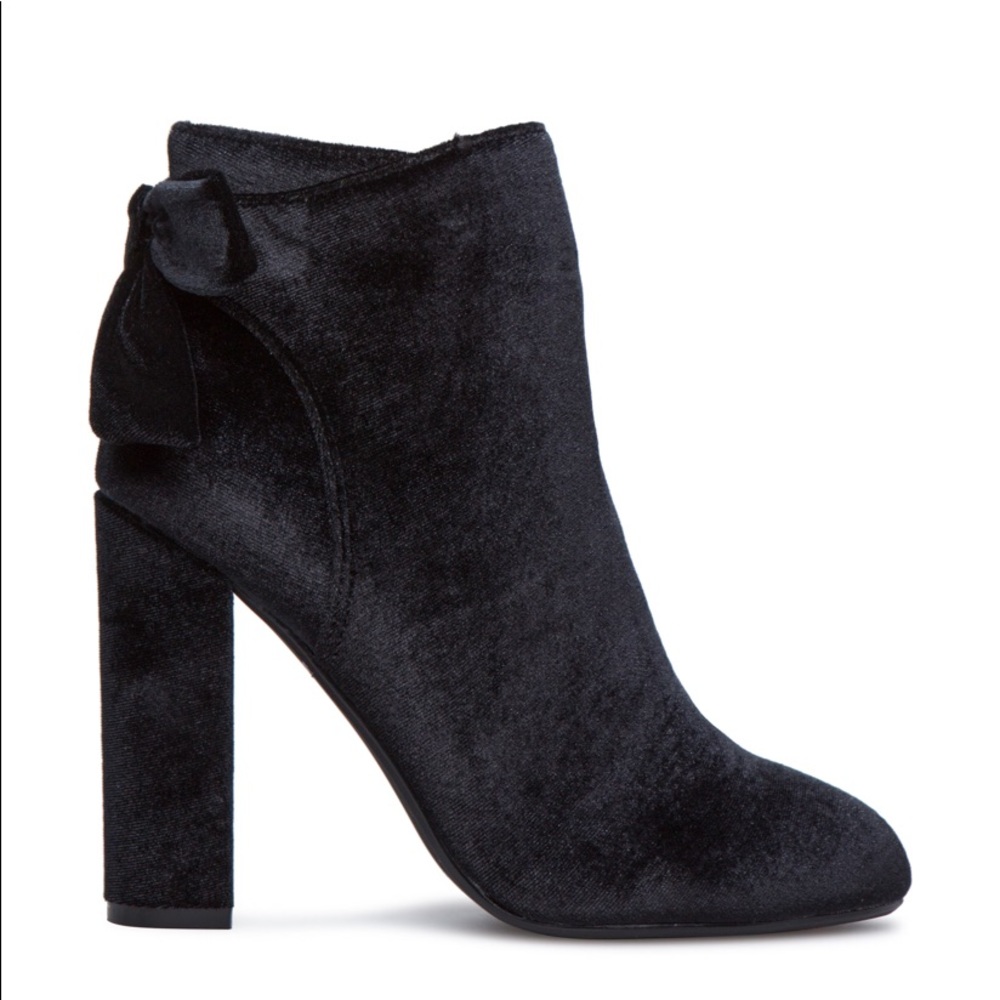 Black bow tie BOOTIES